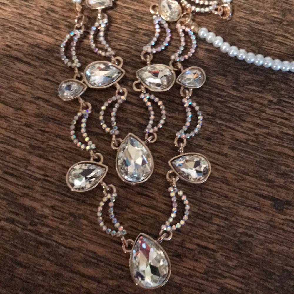 Sparkly faux pearl & crystal necklace